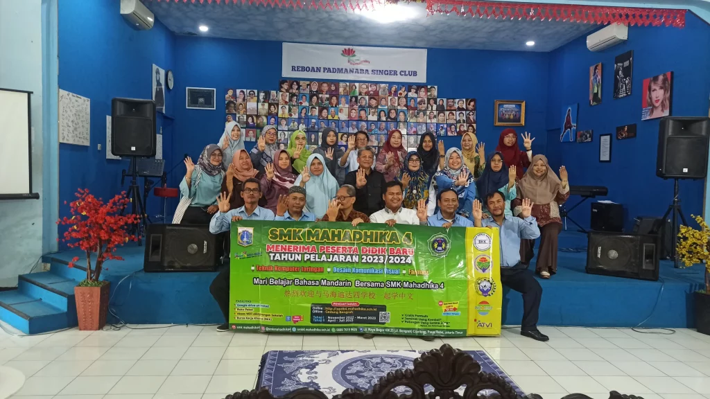 smk mahadhika 4 farmasi, tkj, dkv